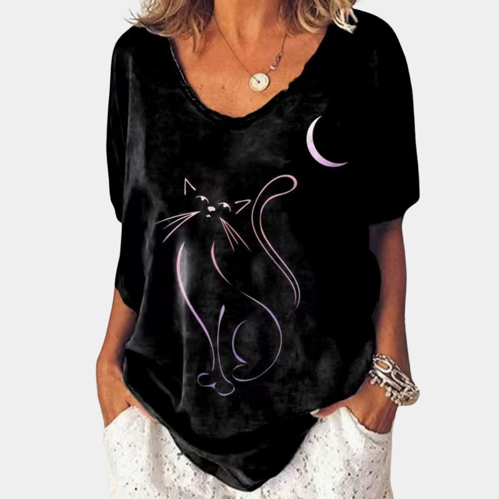 Stylish t-shirt with cat motif for women