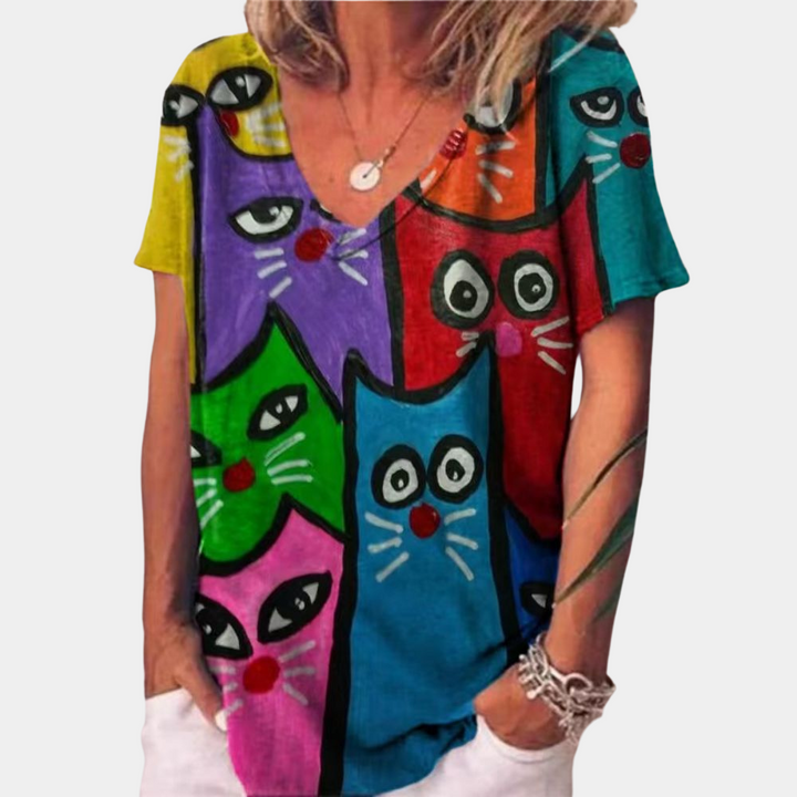 Stylish t-shirt with cat motif for women