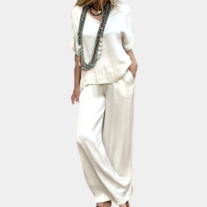 Stylish two-piece set for women, perfect for an elegant look