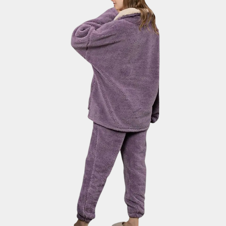 Sensual and comfortable women's pyjamas, ideal for relaxing evenings