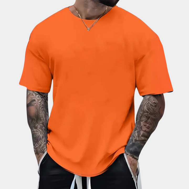 Stylish men's T-shirt in an elegant orange colour with a round collar.