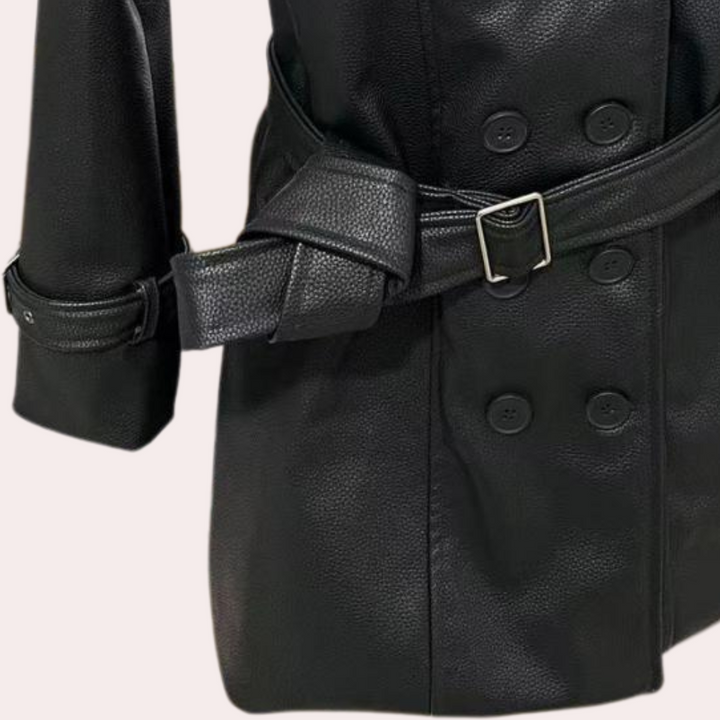 Elegant leather jacket for women: warm and stylish protection against the cold