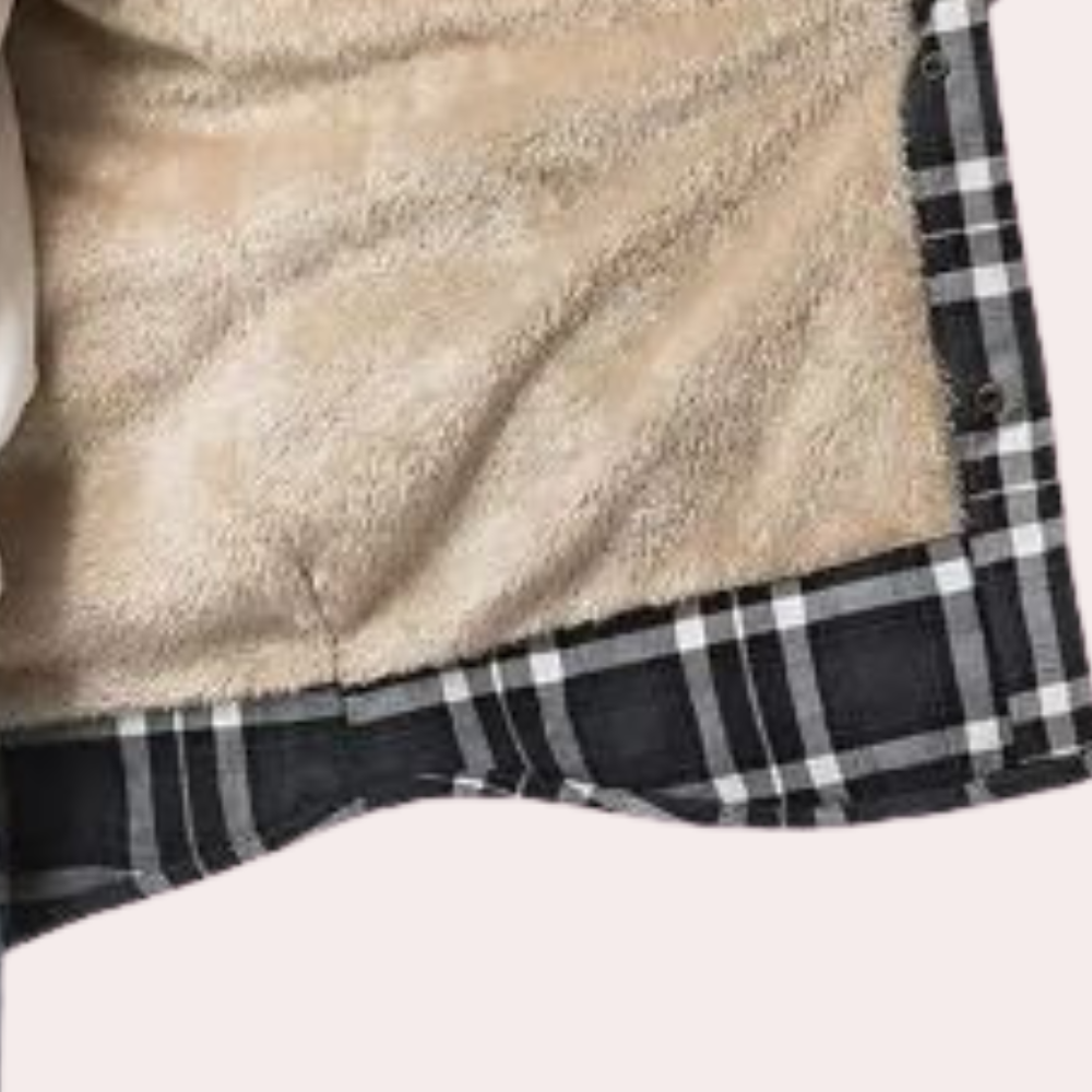 Elegant men's sweatshirt with fashionable hoodie