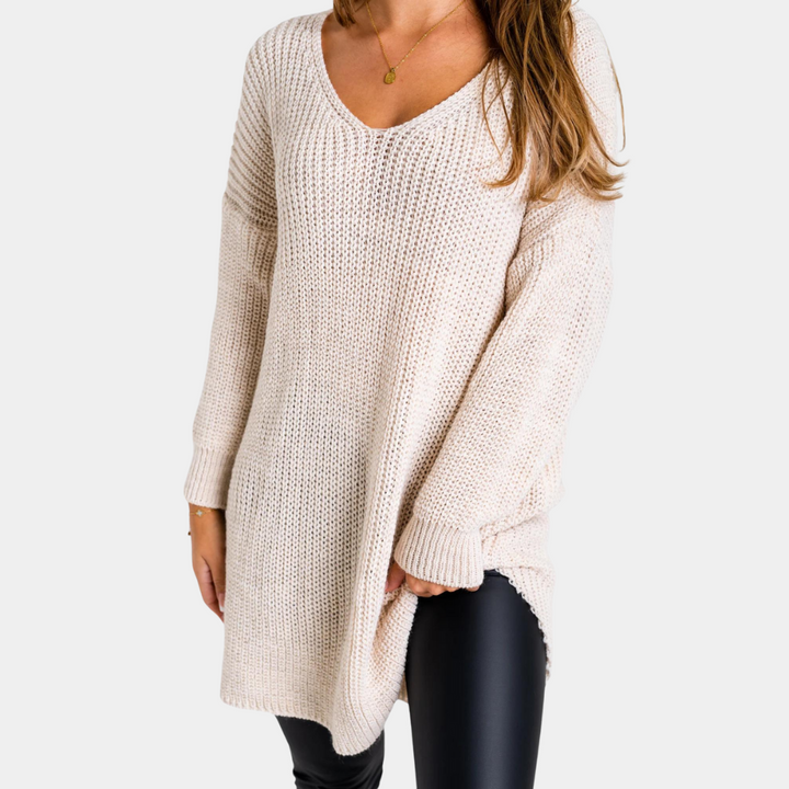 Elegant and comfortable: women's fine knit jumper offering luxurious comfort every day