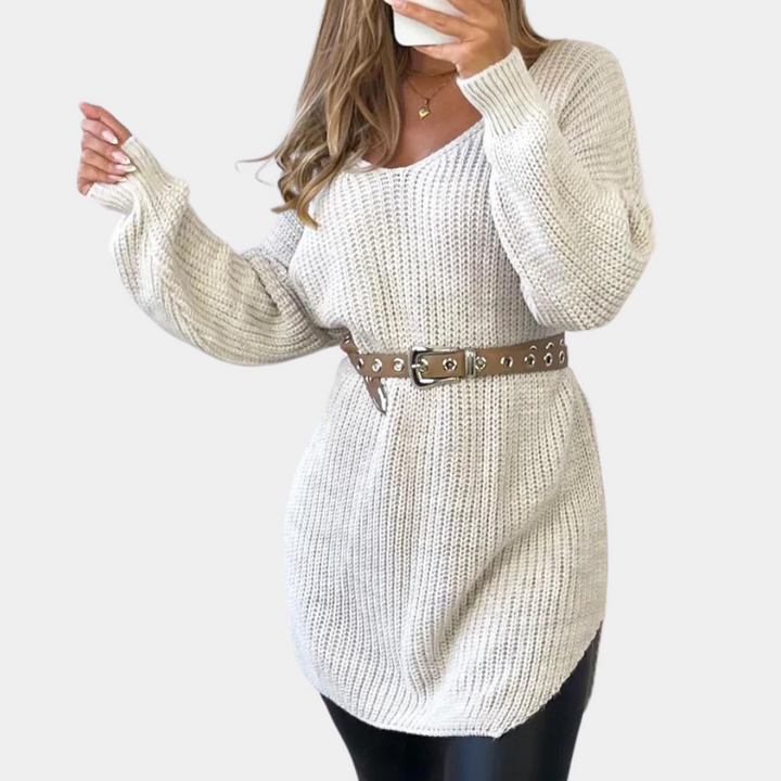 Elegant and comfortable: women's fine knit jumper offering luxurious comfort every day
