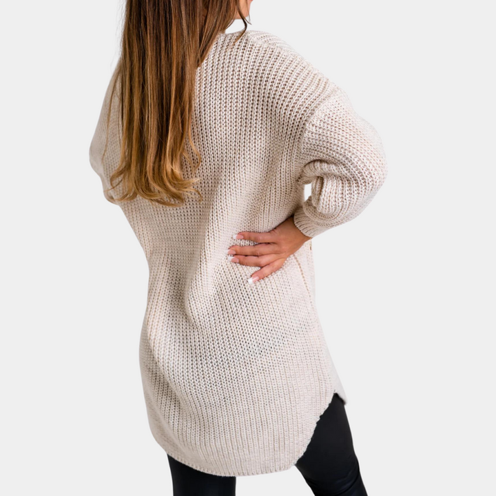 Elegant and comfortable: women's fine knit jumper offering luxurious comfort every day
