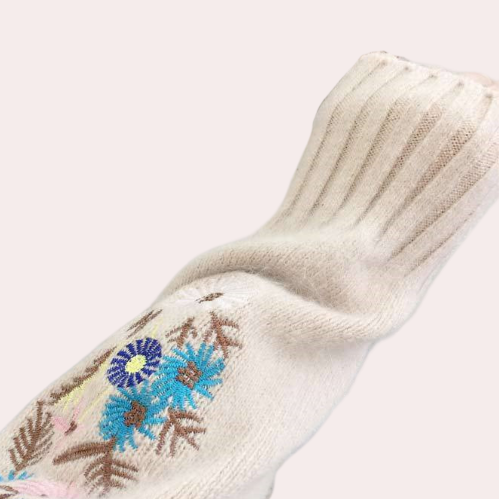 Stylish women's jumper with stunning floral embroidery