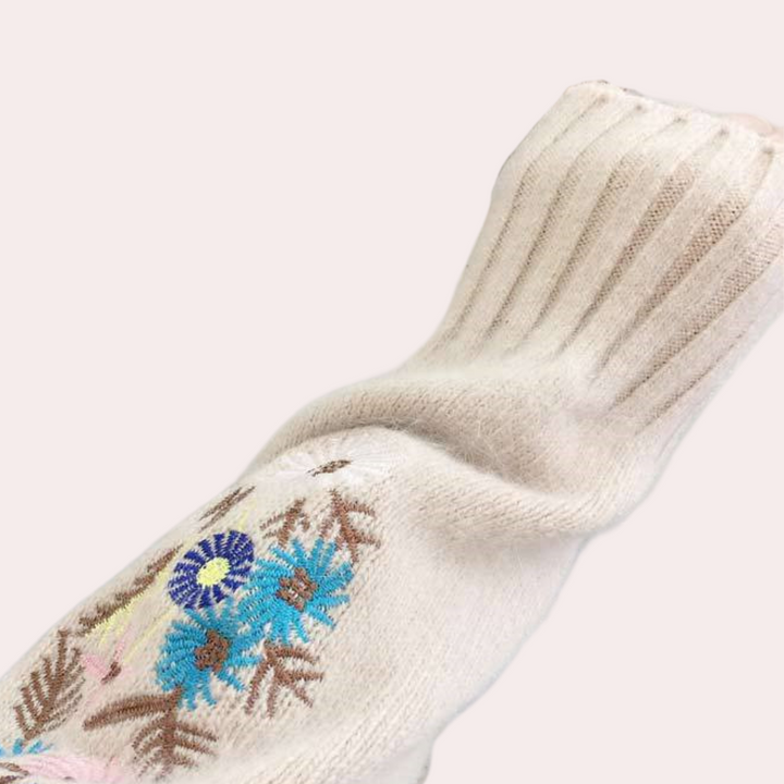 Stylish women's jumper with stunning floral embroidery