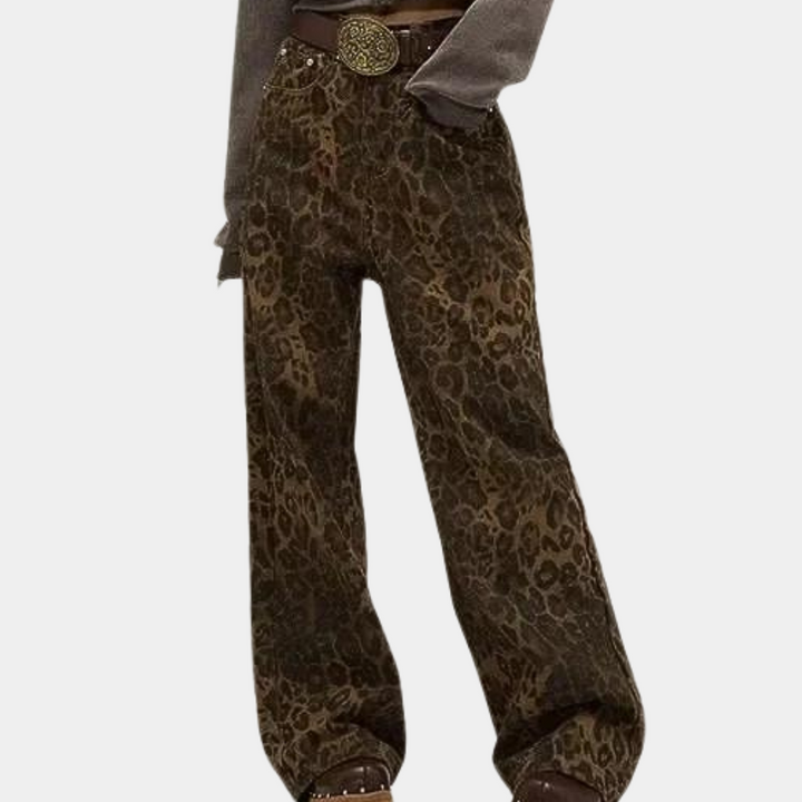 Xenobia - Stylish women's jeans with trendy leopard print