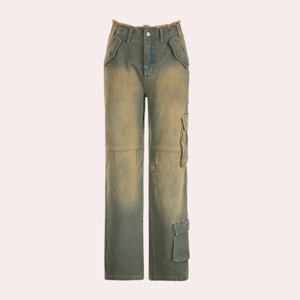 Stylish oversize cargo jeans for women