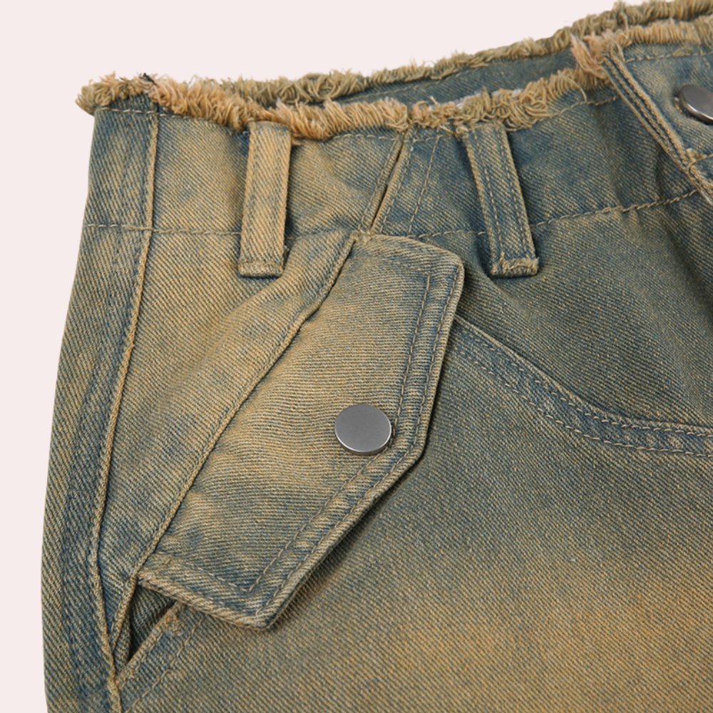 Stylish oversize cargo jeans for women