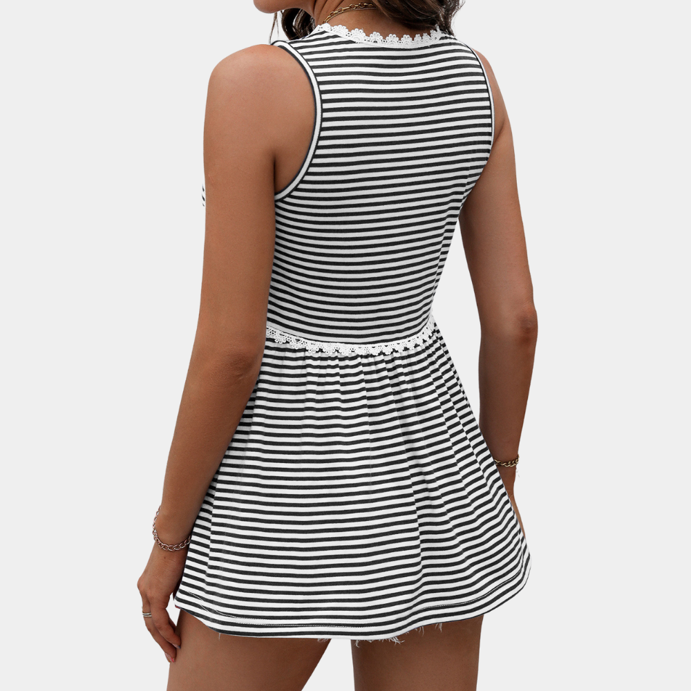 Elegant women's classic striped T-shirt in timeless knitwear