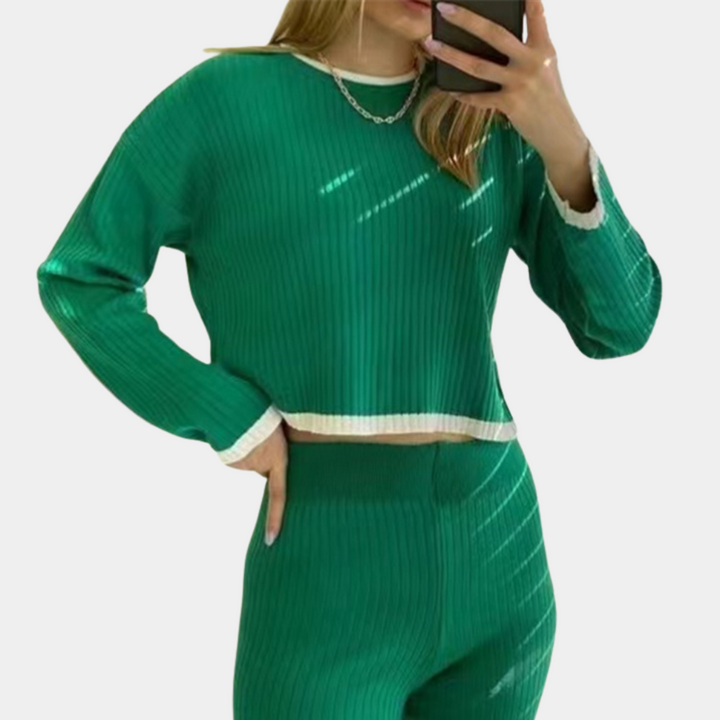 Elegant two-piece knitted set for women - a combination of style and maximum comfort!