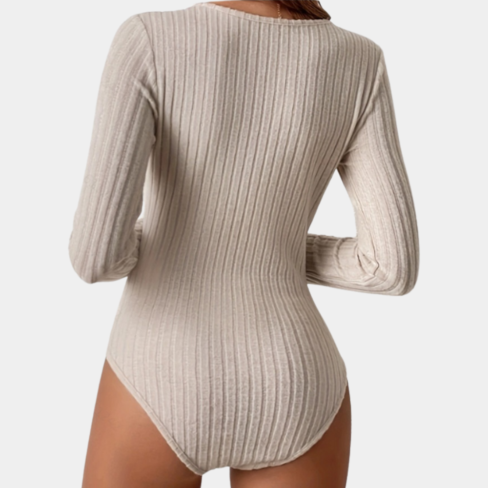 Stylish women's jumper with stunning square neckline
