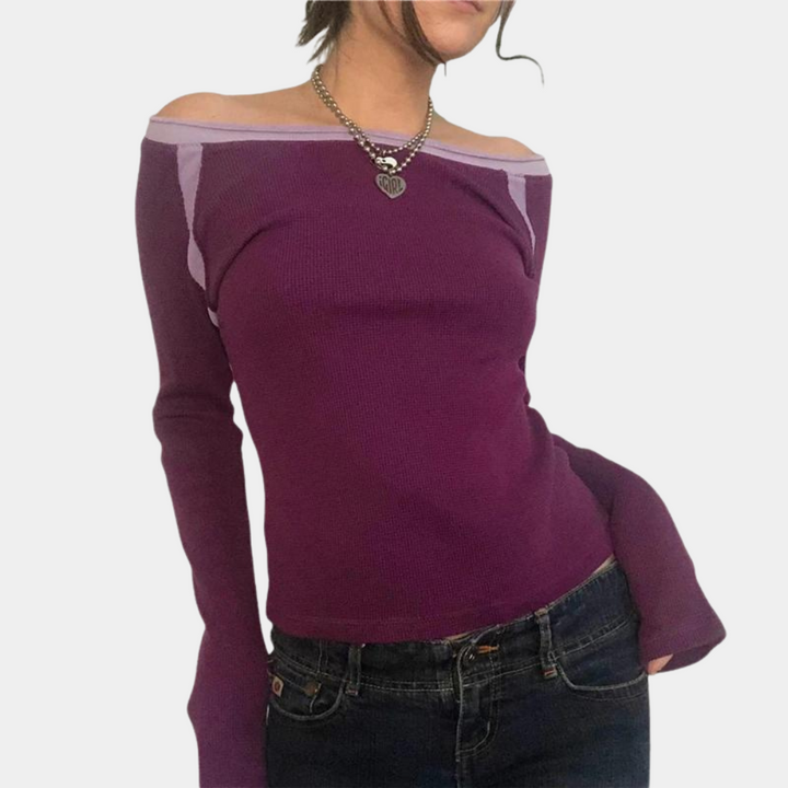 Stylish top with open shoulders and elegant long sleeves