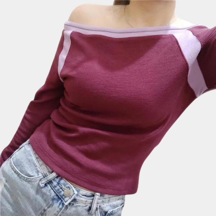 Stylish top with open shoulders and elegant long sleeves