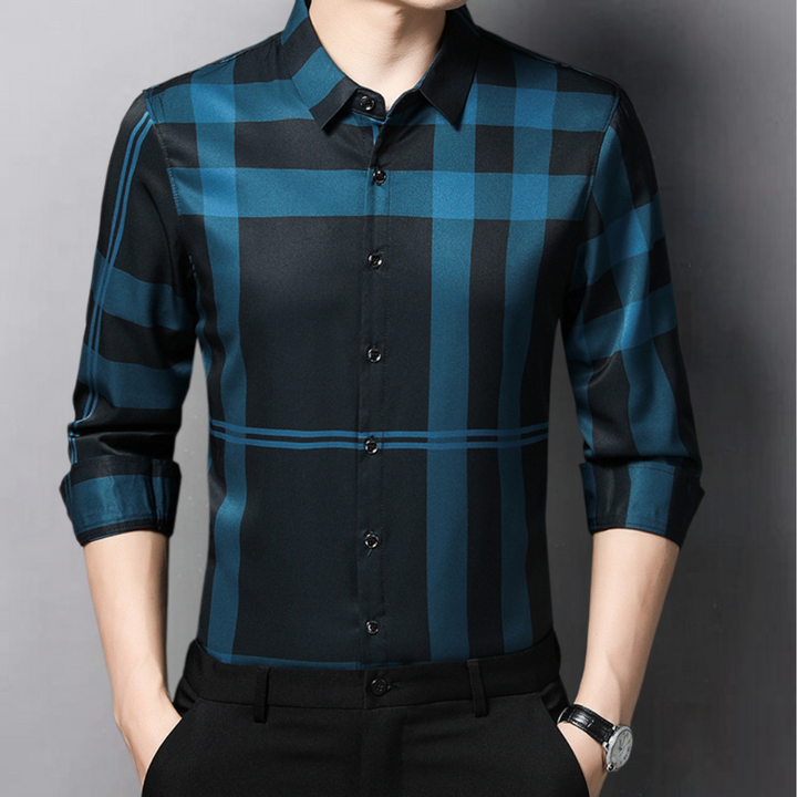 Elegant men's polo shirt in fashionable checked pattern
