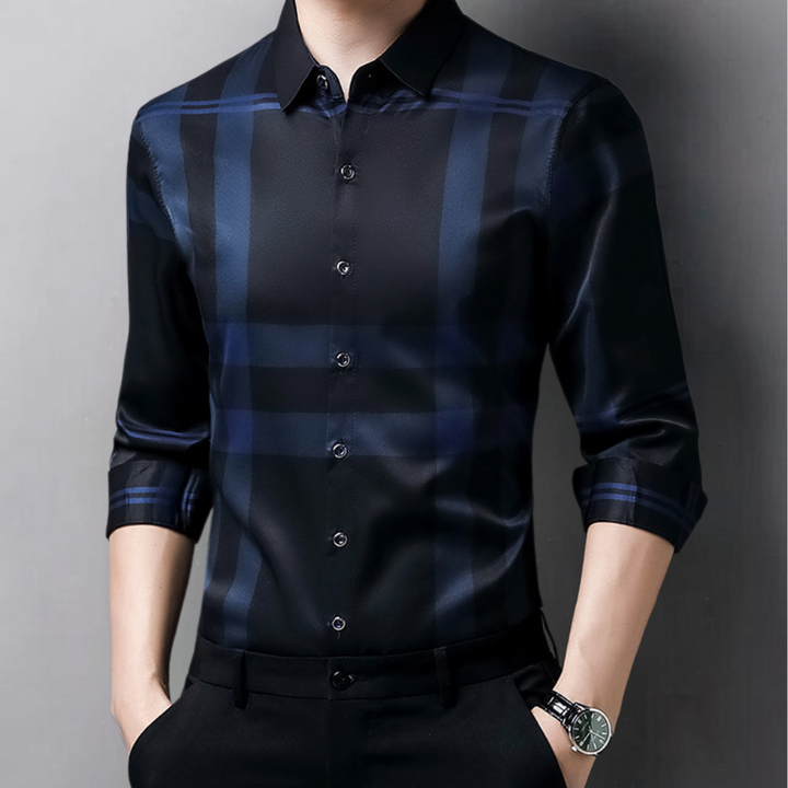 Elegant men's polo shirt in fashionable checked pattern