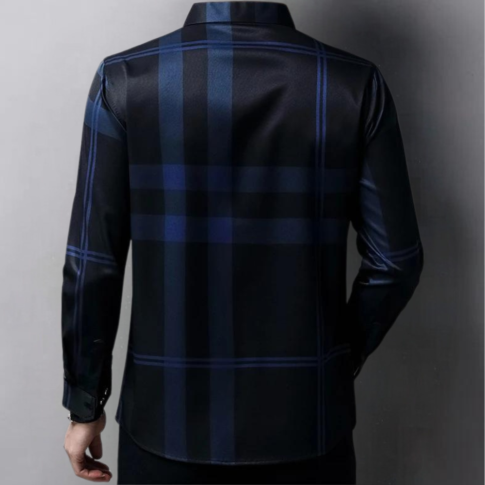 Elegant men's polo shirt in fashionable checked pattern