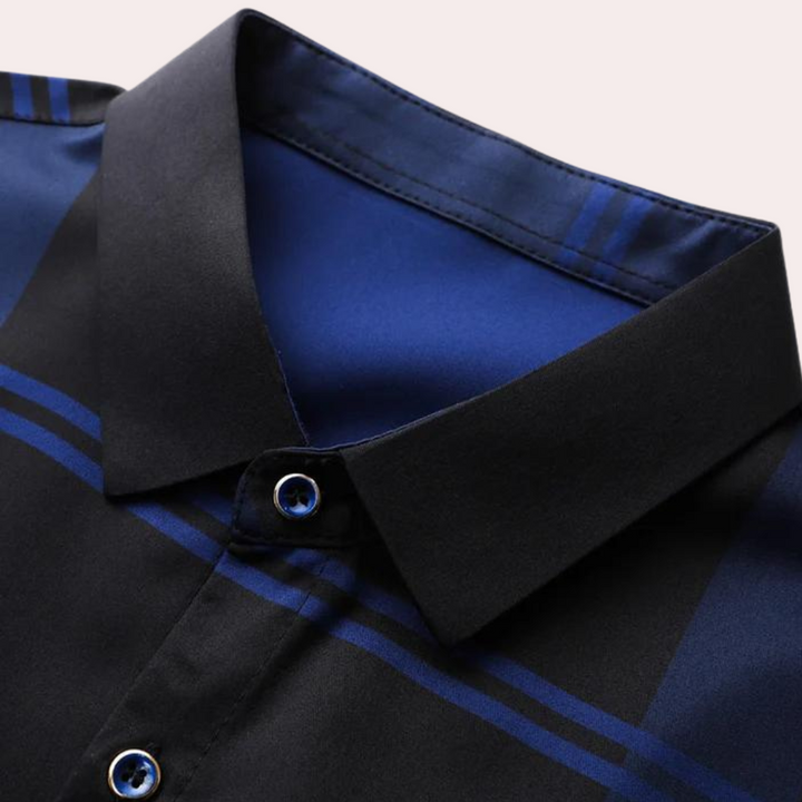 Elegant men's polo shirt in fashionable checked pattern