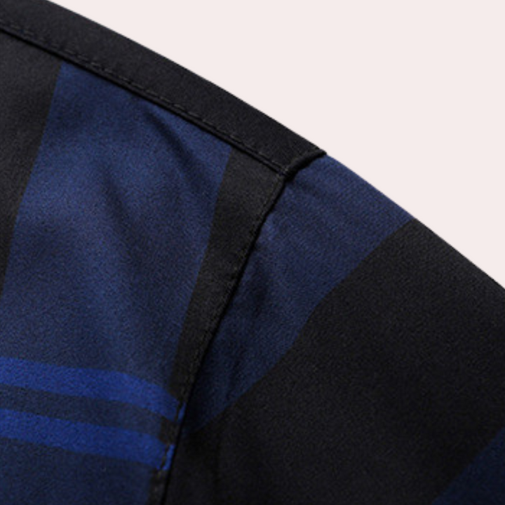 Elegant men's polo shirt in fashionable checked pattern