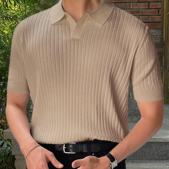 A stylish men's short-sleeved shirt - perfect for summer!