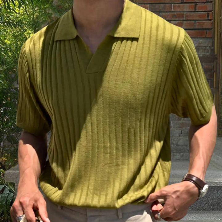 A stylish men's short-sleeved shirt - perfect for summer!