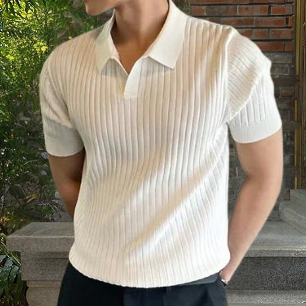 A stylish men's short-sleeved shirt - perfect for summer!