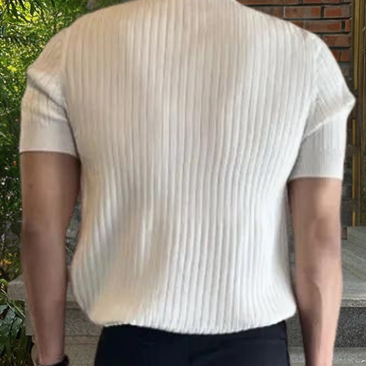 A stylish men's short-sleeved shirt - perfect for summer!