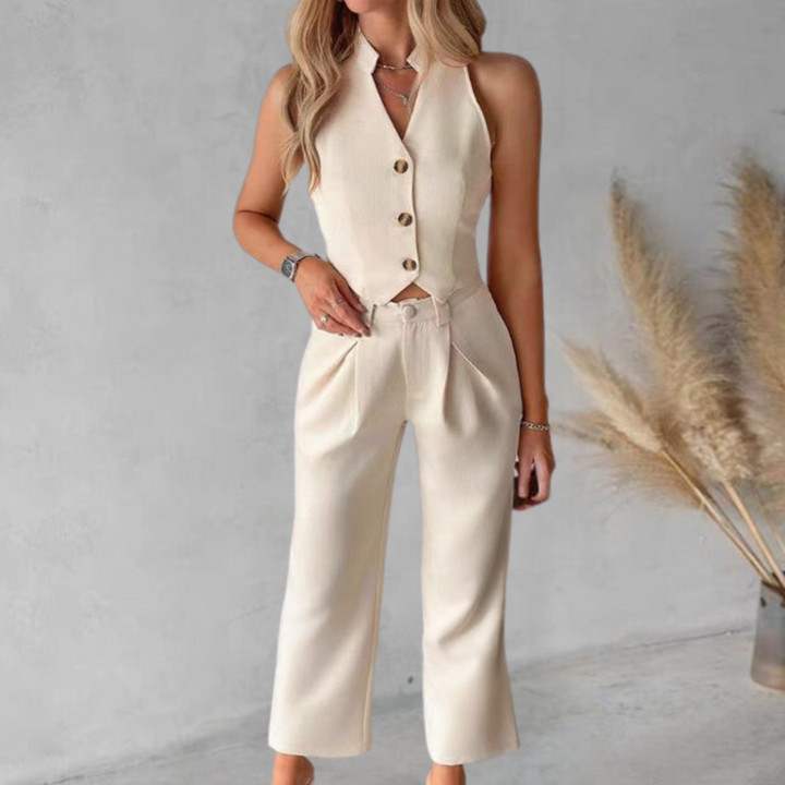Stylish women's ensemble: elegant cardigan and sophisticated trousers for a fashionable look