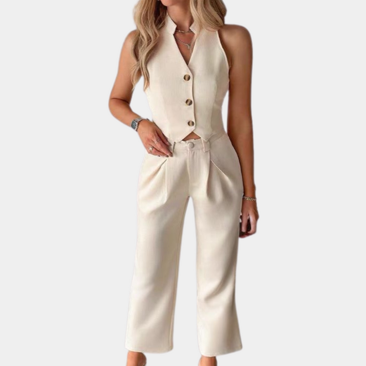 Stylish women's ensemble: elegant cardigan and sophisticated trousers for a fashionable look