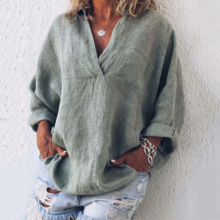 Stylish and luxurious women's Brenda blouse in oversize - the perfect choice for any elegant woman!