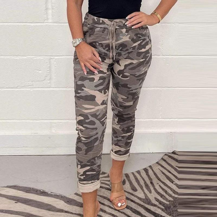 Elegant women's Penelope trousers in a luxurious camouflage pattern for exceptional comfort and style