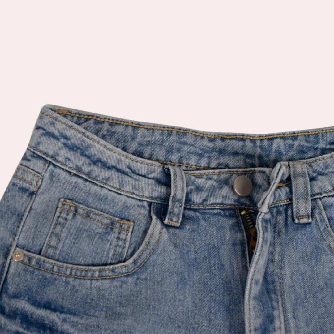 Ondine women's trendy denim shorts - the perfect choice for summer days!