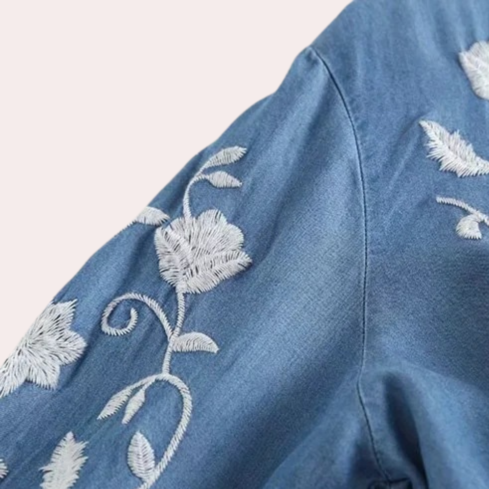 Stunning Breanne cardigan with embroidered flowers for elegant women