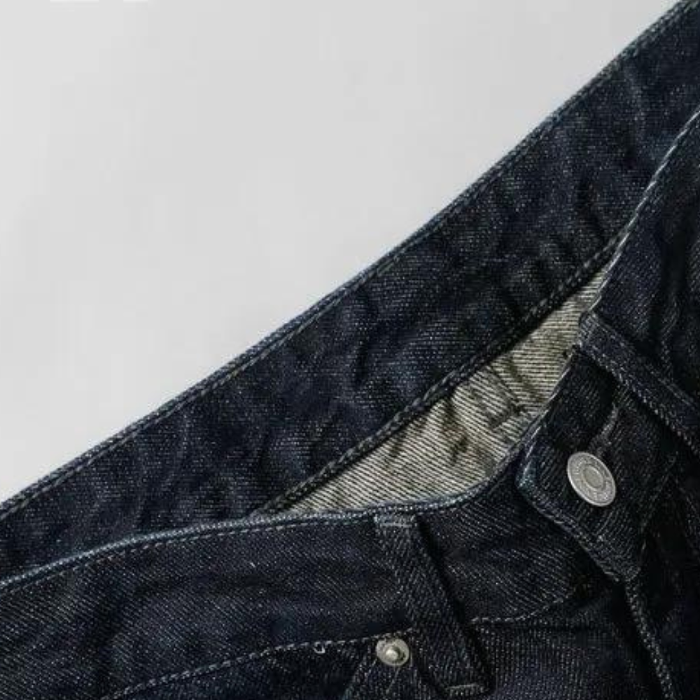 Fashionable and comfortable men's jeans - the perfect choice for a casual look!