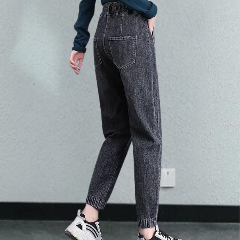 Lucrezia - Elegant women's jeans with adjustable drawcord for perfect comfort and cut!