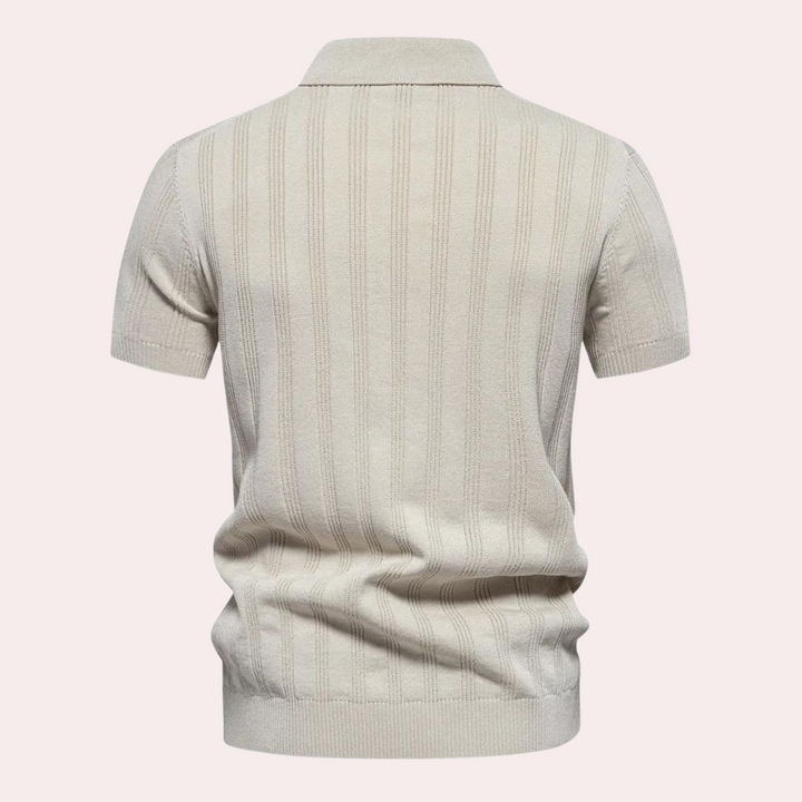 Elegant knitted T-shirt for the modern man