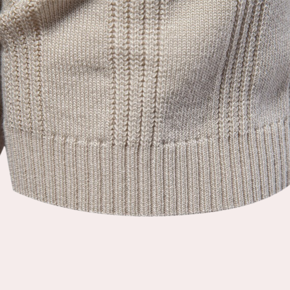 Elegant knitted T-shirt for the modern man