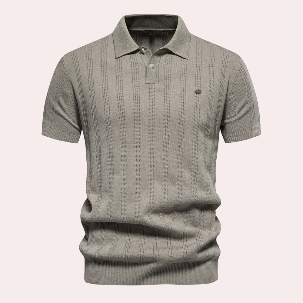 Elegant knitted T-shirt for the modern man