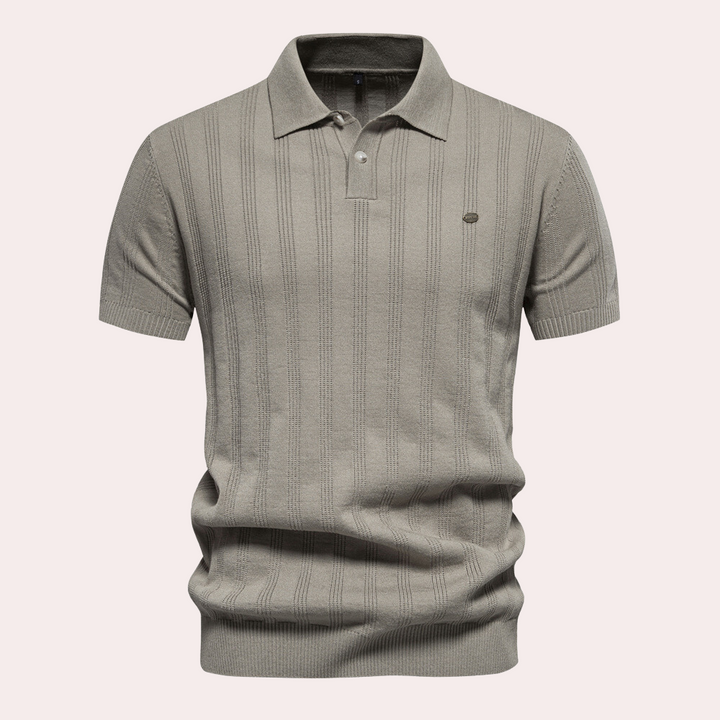Elegant knitted T-shirt for the modern man