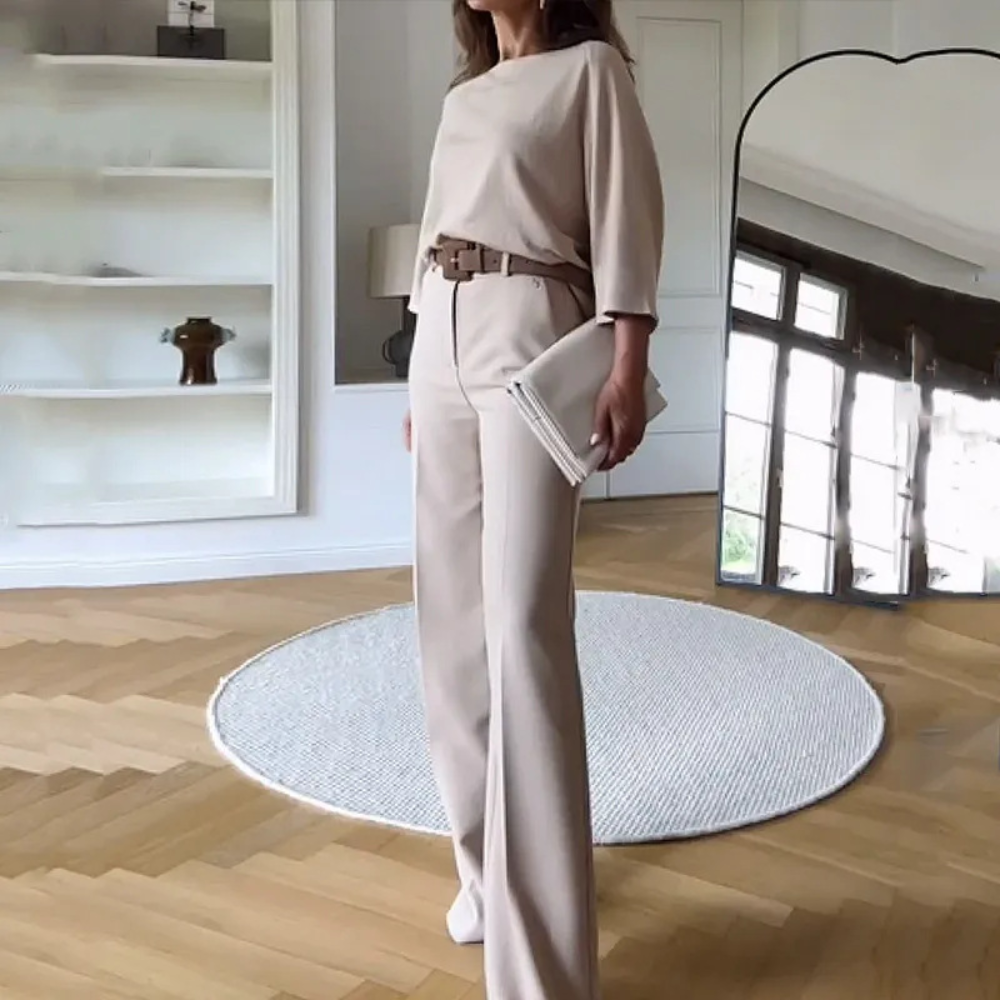 Stylish Suzanne women's 2-piece set - the perfect way to look elegant and sophisticated!