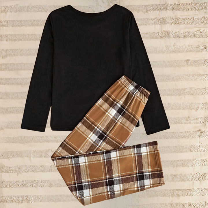 Phenomenal ensemble: Luxurious round-collar top and stylish checked trousers