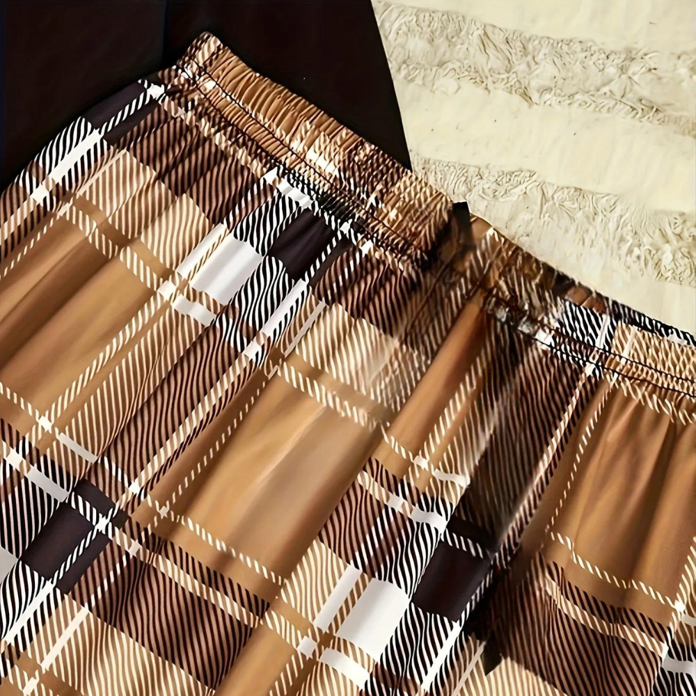 Phenomenal ensemble: Luxurious round-collar top and stylish checked trousers