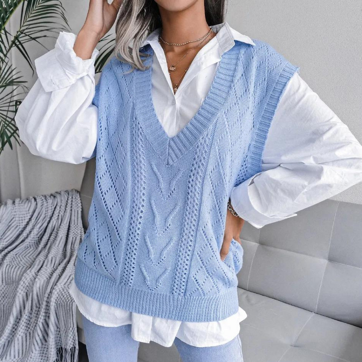 Stylish Arlette women's cardigan with pointed neckline and fashionable cable knit