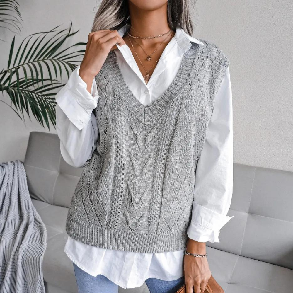 Stylish Arlette women's cardigan with pointed neckline and fashionable cable knit