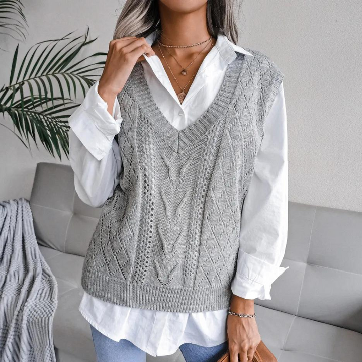 Stylish Arlette women's cardigan with pointed neckline and fashionable cable knit