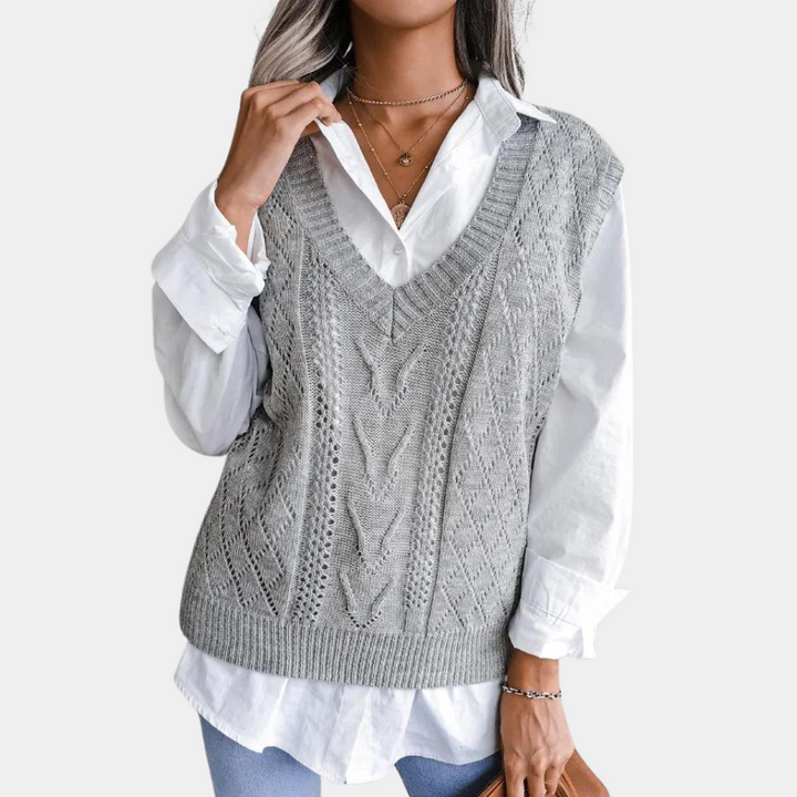 Stylish Arlette women's cardigan with pointed neckline and fashionable cable knit