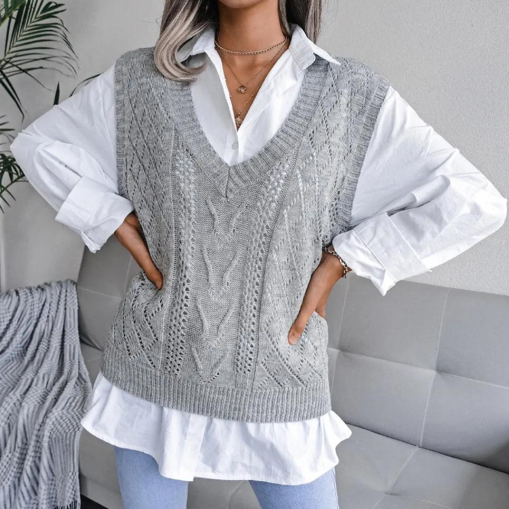 Stylish Arlette women's cardigan with pointed neckline and fashionable cable knit