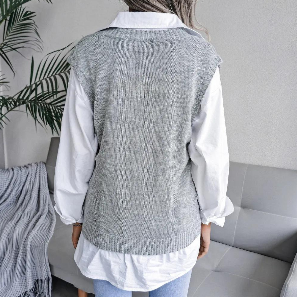 Stylish Arlette women's cardigan with pointed neckline and fashionable cable knit